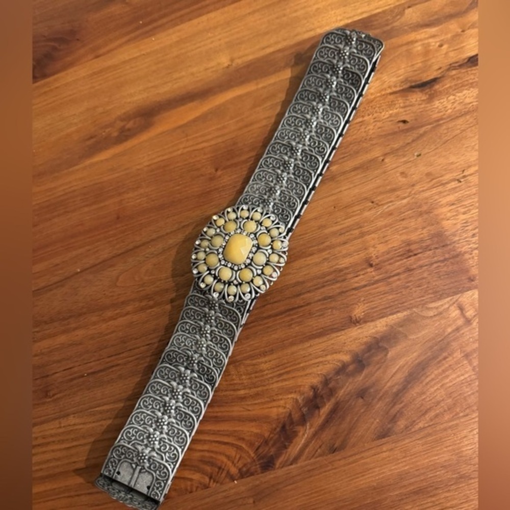 Vintage ladies retro metal expandable stretchy floral belt
Size Medium To Large